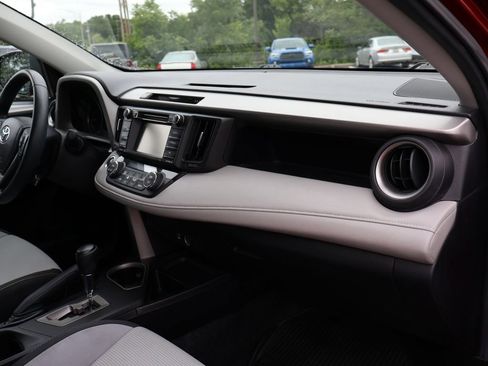 Used 2018 Toyota RAV4 XLE AWD/4WD image 9