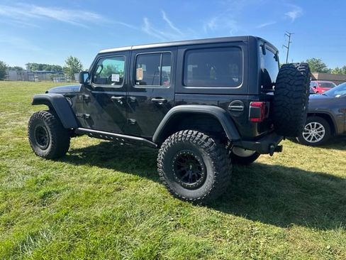 Used 2022 Jeep Wrangler Unlimited Rubicon w/ LED Lighting Group AWD/4WD image 6