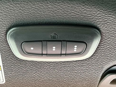 Used 2022 Jeep Wrangler Unlimited Sahara w/ LED Lighting Group AWD/4WD image 34