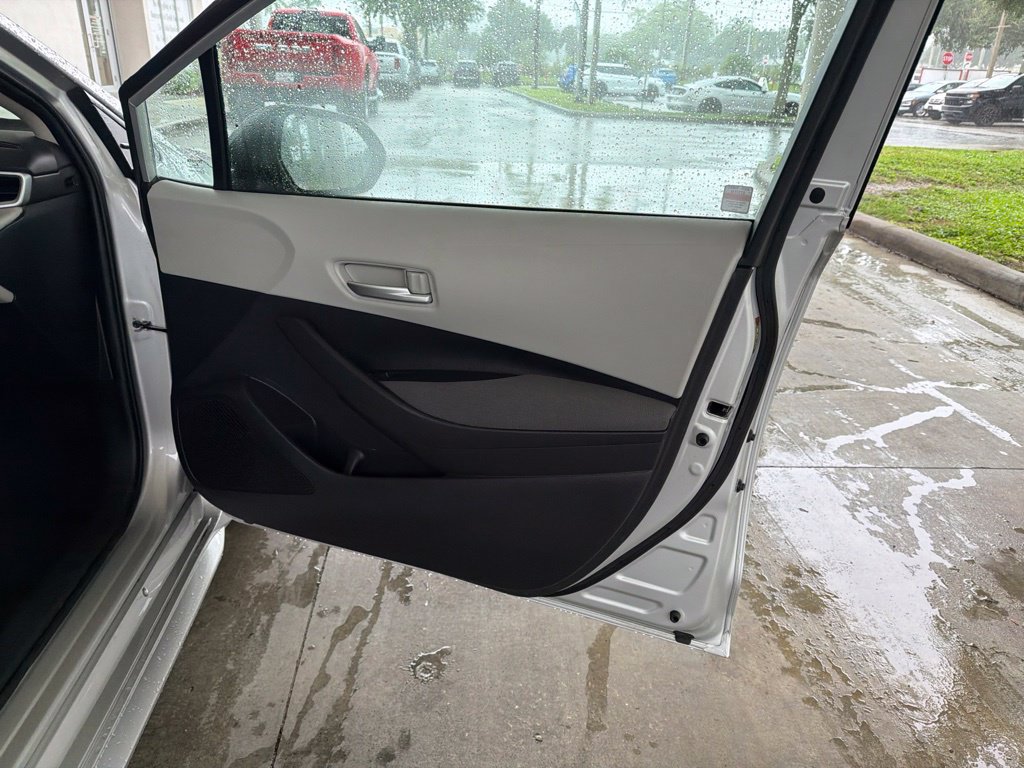 Used 2021 Toyota Corolla LE w/ Carpet Mat Package (TMS) FWD image 23
