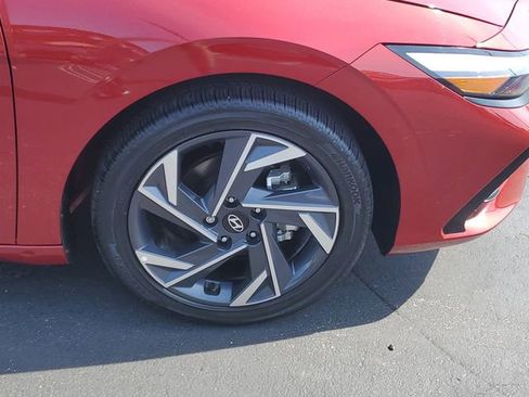 Certified 2025 Hyundai Elantra SEL FWD image 6