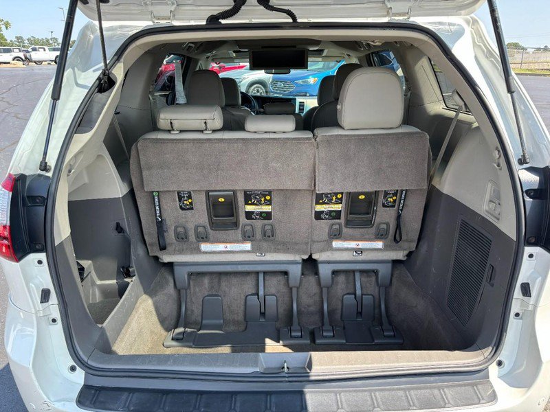 Used 2017 Toyota Sienna XLE Premium FWD image 7