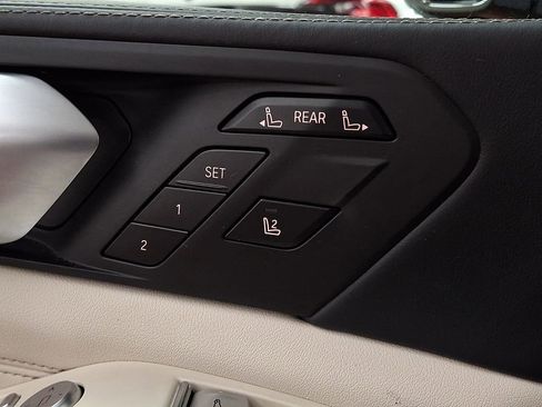 Used 2024 BMW X7 xDrive40i w/ M Sport Package image 24