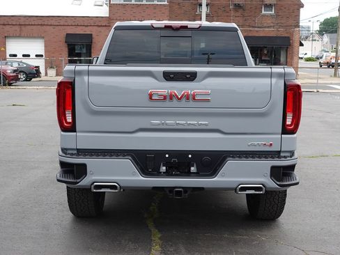 Used 2025 GMC Sierra 1500 AT4 w/ Technology Package AWD/4WD image 10