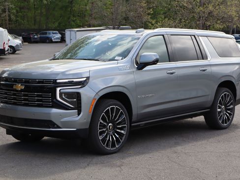 New 2026 Chevrolet Suburban High Country AWD/4WD image 3