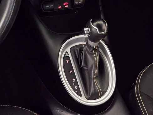 Used 2016 Kia Soul + FWD image 10