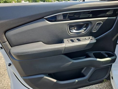 Used 2023 Honda Pilot Touring image 13
