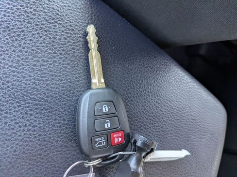 Used 2017 Toyota RAV4 XLE FWD image 28