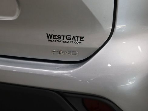 Used 2021 Toyota Highlander L image 42