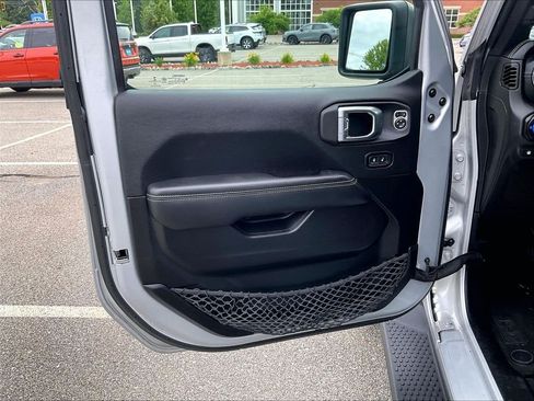 Used 2023 Jeep Wrangler Unlimited Sahara w/ Cold Weather Group AWD/4WD image 9
