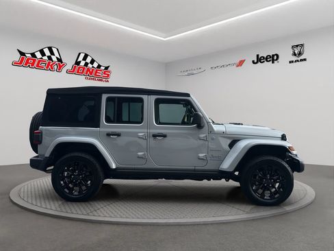 Used 2024 Jeep Wrangler Unlimited Sahara w/ Technology Group AWD/4WD image 12