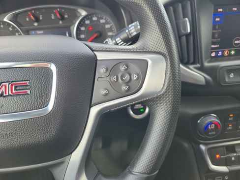 Used 2024 GMC Terrain SLE w/ Driver Convenience Package FWD image 22