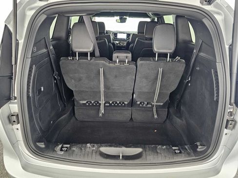 Used 2022 Chrysler Pacifica Touring-L w/ S Appearance Package FWD image 17