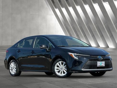 Used 2024 Toyota Corolla XLE FWD image 1