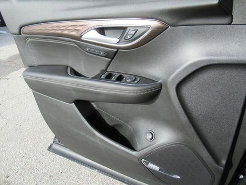 Used 2023 Buick Envision Avenir image 27