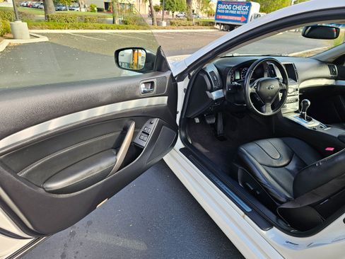 Used 2015 INFINITI Q60 Journey image 12