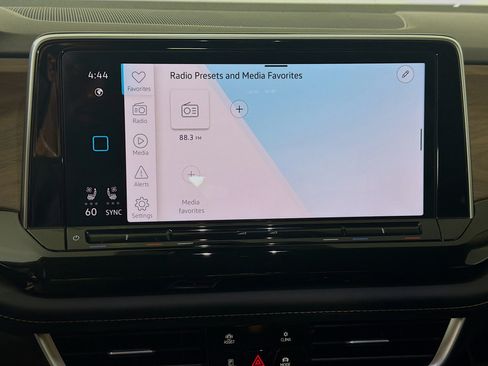 Used 2025 Volkswagen Atlas SE AWD/4WD image 19