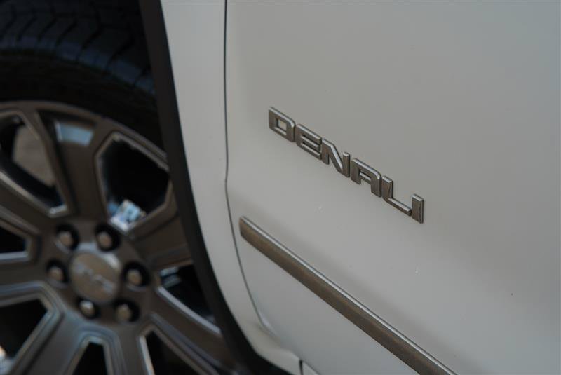 Used 2016 GMC Sierra 1500 Denali w/ Denali Ultimate Package AWD/4WD image 20
