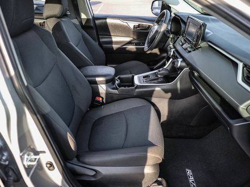 Certified 2022 Toyota RAV4 LE w/ Carpet Mat Package (TMS) AWD/4WD image 7