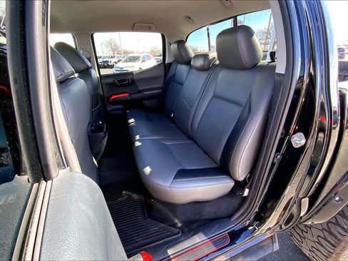 Used 2017 Toyota Tacoma SR5 w/ Tow Package image 21