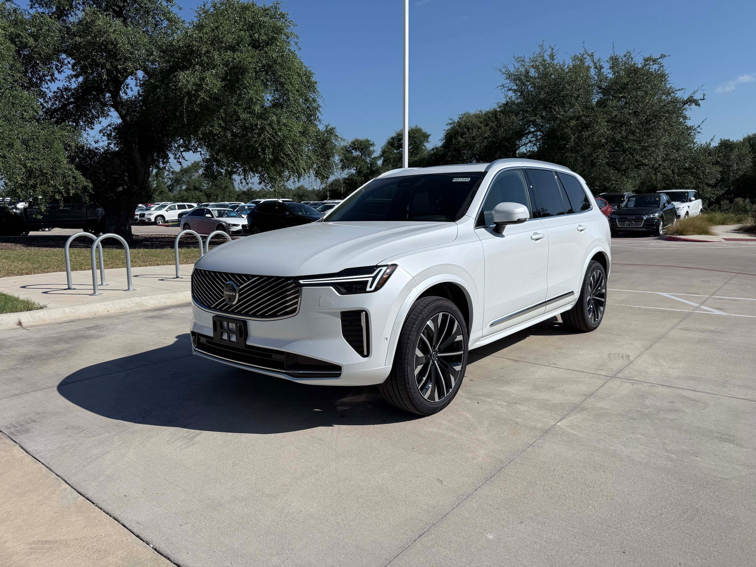 New 2026 Volvo XC90 B6 Plus w/ Protection Package Premier AWD/4WD image 2