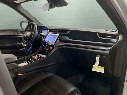 Used 2023 Jeep Grand Cherokee Overland w/ Luxury Tech Group IV image 22