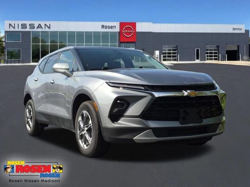 Used 2025 Chevrolet Blazer LT FWD image 1
