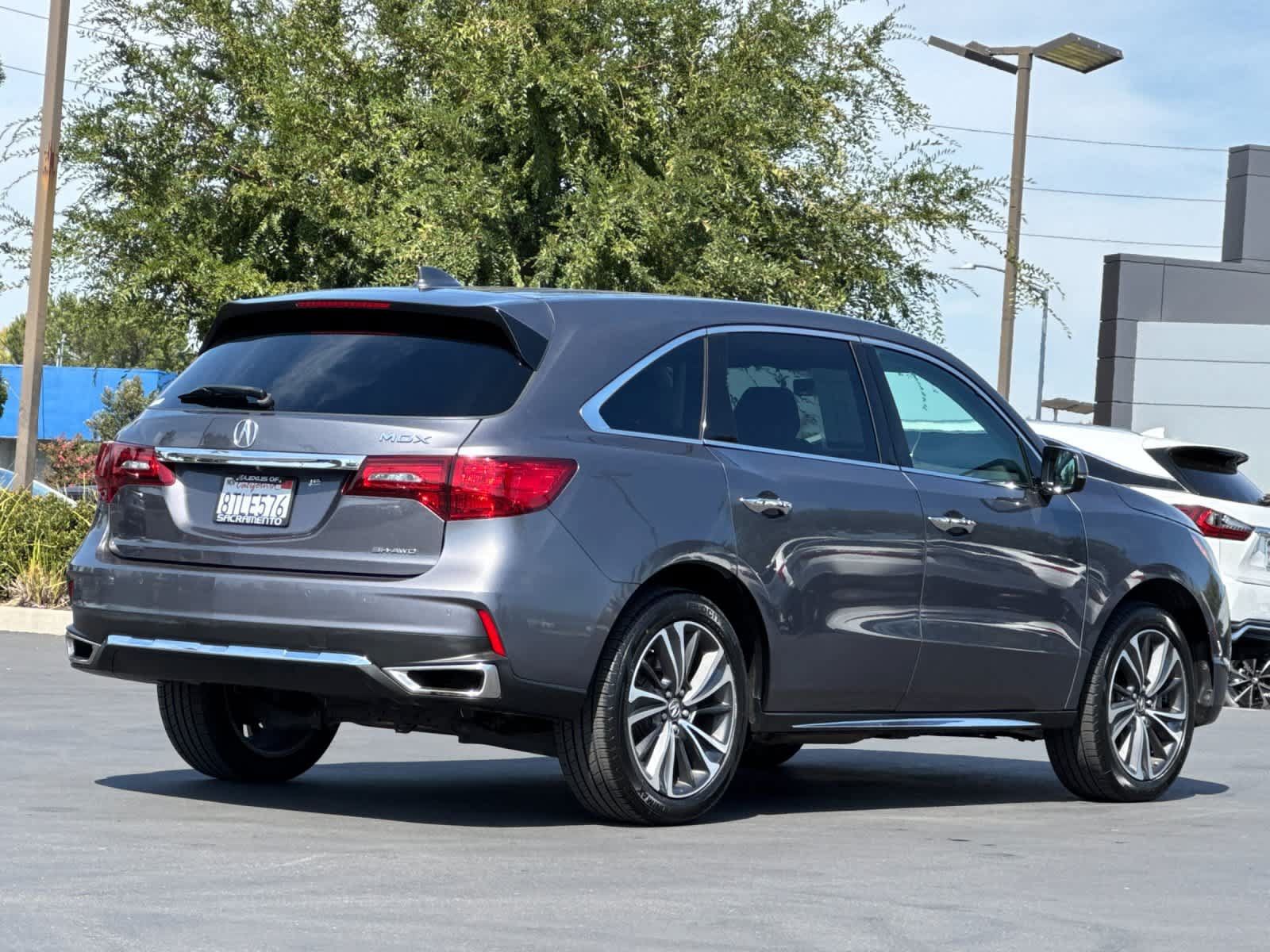 Used 2020 Acura MDX w/ Technology Package AWD/4WD image 2