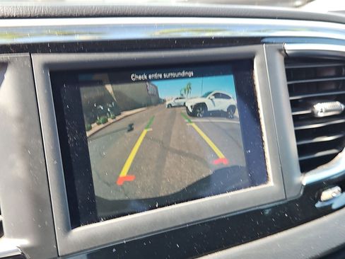 Used 2018 Chrysler Pacifica Touring Plus w/ S Appearance Package FWD image 19