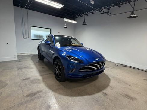 Used 2022 Aston Martin DBX image 2