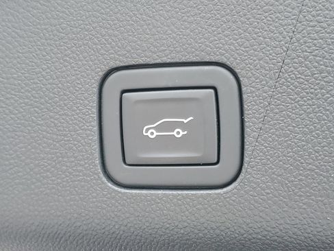 Used 2024 Cadillac Escalade Premium Luxury Platinum AWD/4WD image 9