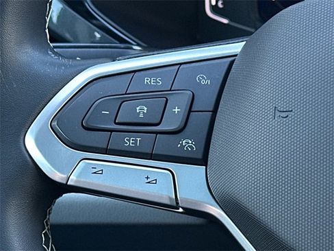 Certified 2022 Volkswagen Taos SEL image 24