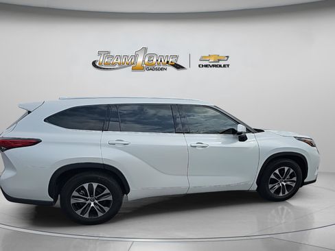 Used 2022 Toyota Highlander XLE image 10