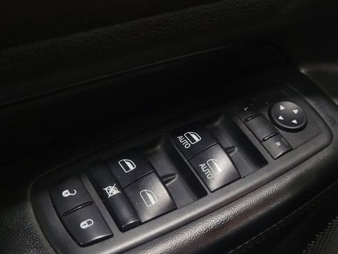 Used 2017 Jeep Grand Cherokee Altitude AWD/4WD image 27