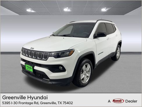 Used 2022 Jeep Compass Latitude image 1