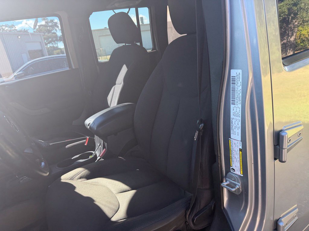 Used 2013 Jeep Wrangler Unlimited Sport AWD/4WD image 10