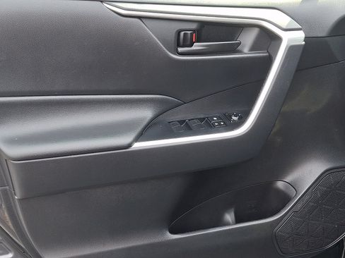 Used 2020 Toyota RAV4 LE w/ All Weather Liner Package AWD/4WD image 13