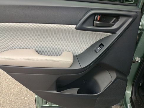 Used 2017 Subaru Forester 2.5i Premium w/ All-Weather Package image 15