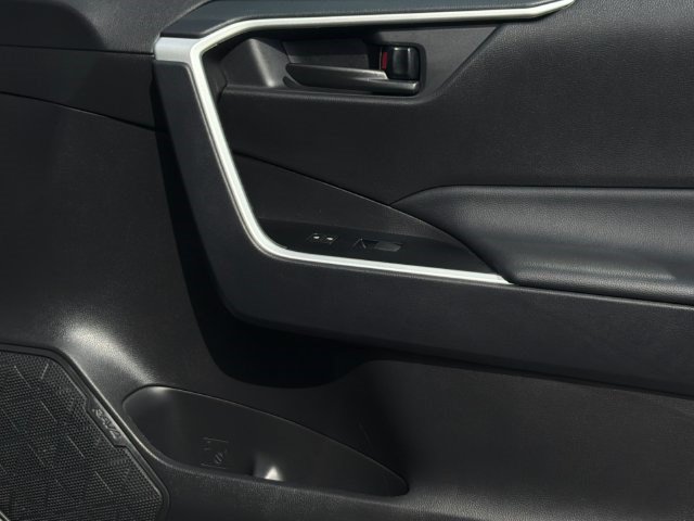 Certified 2025 Toyota RAV4 LE AWD/4WD image 18