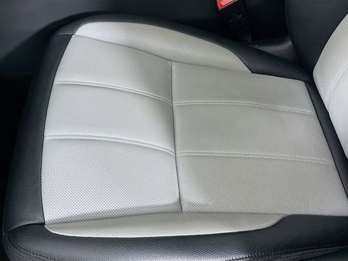 Used 2024 Land Rover Range Rover Evoque Dynamic SE image 26