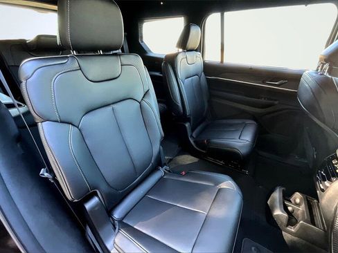 New 2025 Jeep Grand Cherokee L Limited w/ Luxury Tech Group II image 9