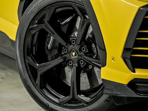 Used 2019 Lamborghini Urus AWD/4WD image 3