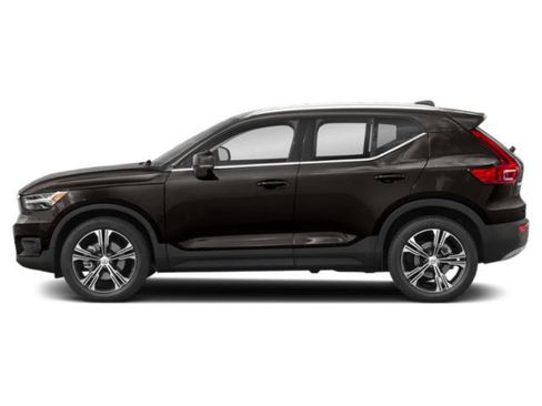 Used 2022 Volvo XC40 T4 Momentum FWD image 3