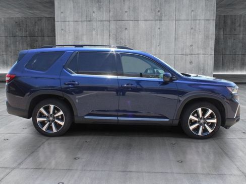 Used 2024 Honda Pilot Touring image 7