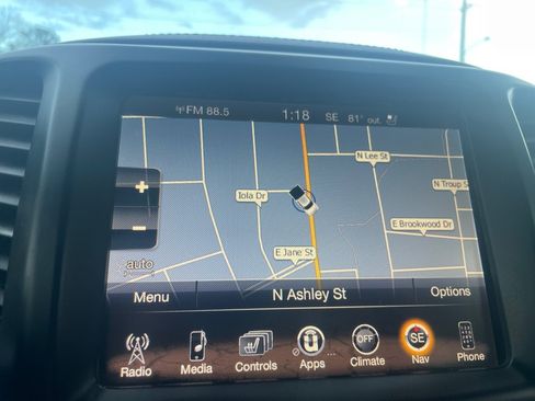 Used 2017 Jeep Cherokee Overland FWD image 25