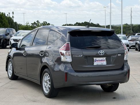 Used 2017 Toyota Prius V Three FWD image 4