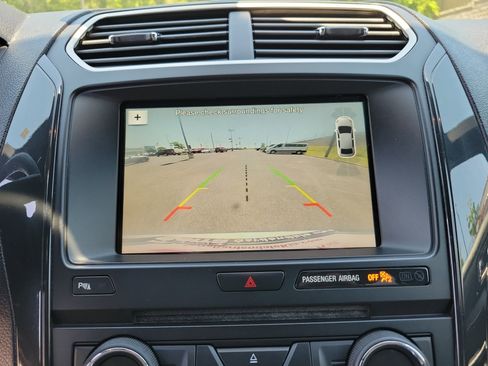 Used 2017 Ford Explorer XLT w/ Equipment Group 202A FWD image 18