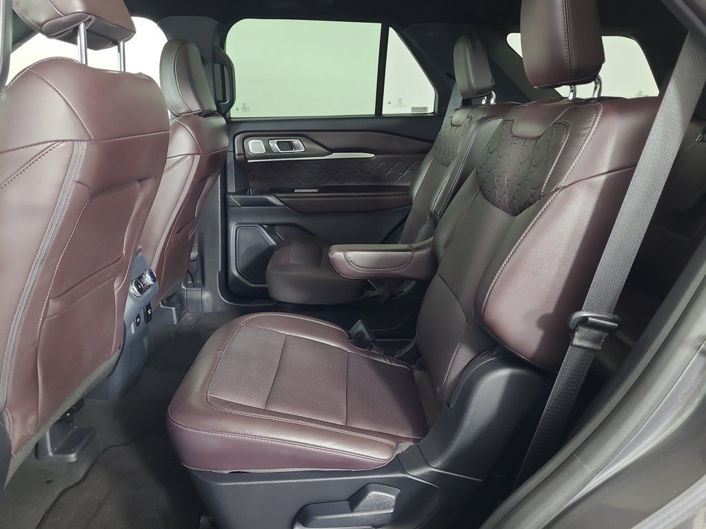 Used 2025 Ford Explorer Platinum w/ LUX Leather Package AWD/4WD image 21