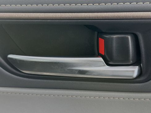 Used 2024 Toyota Venza XLE image 29