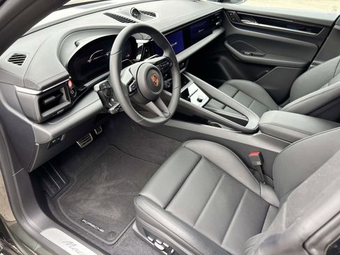 New 2026 Porsche Macan 4S Electric AWD/4WD image 19